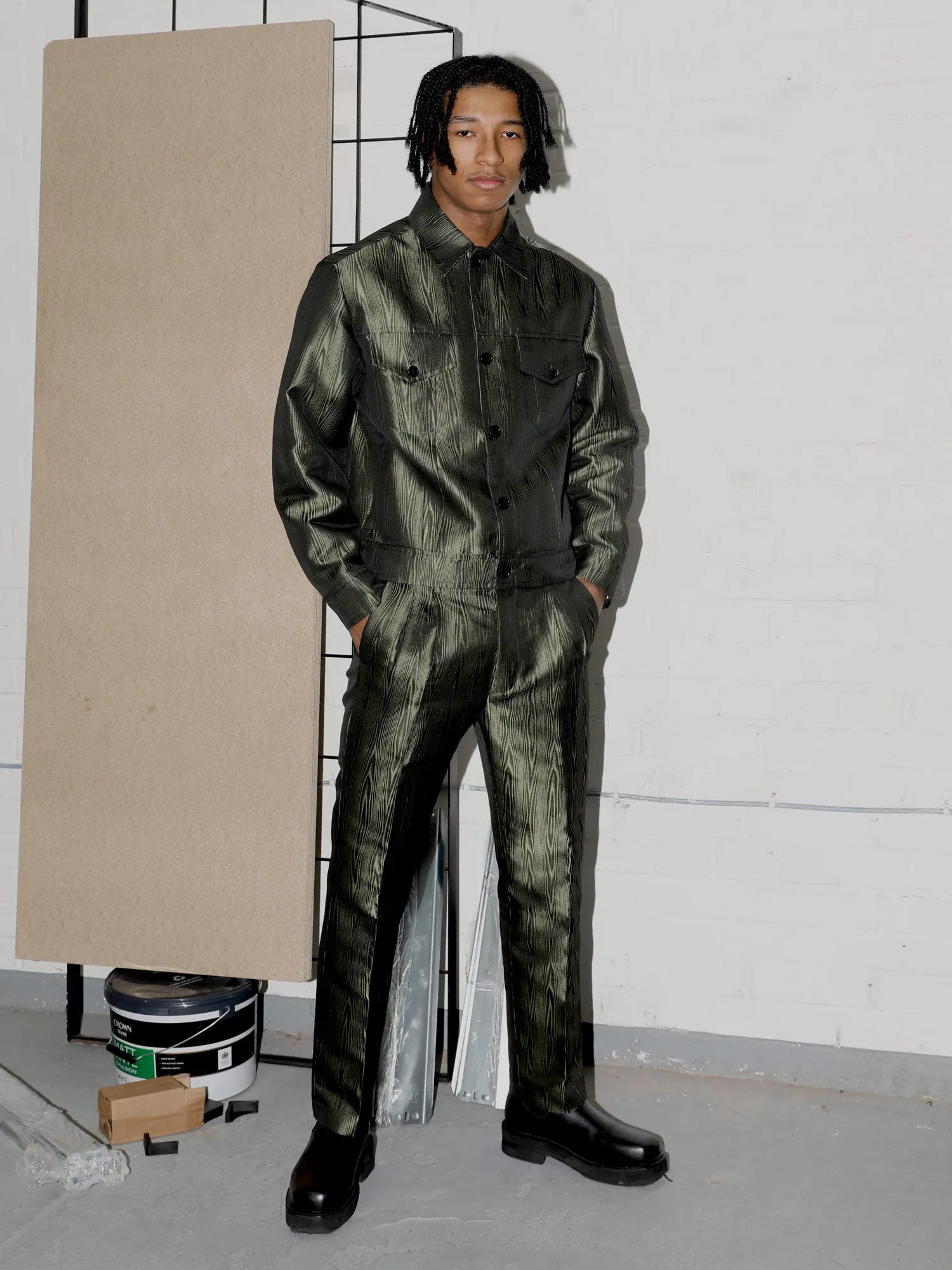 PLEATED TROUSER WOODWORK
