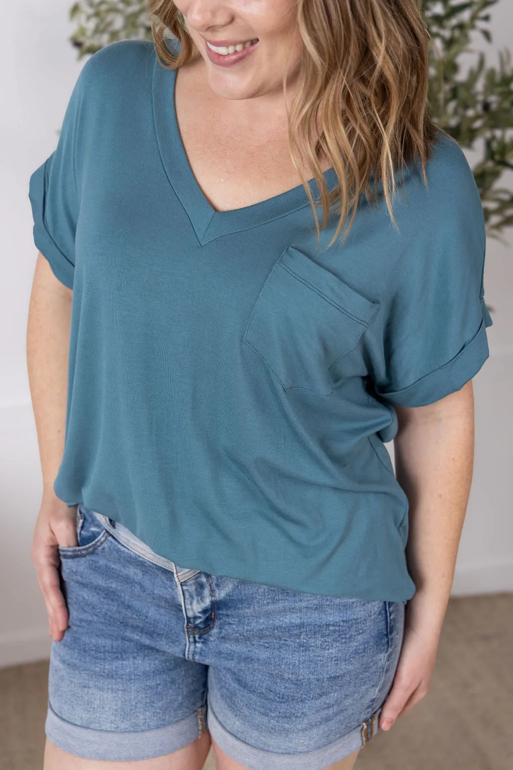 Sierra Pocket Top Short Sleeve Top in Light Teal