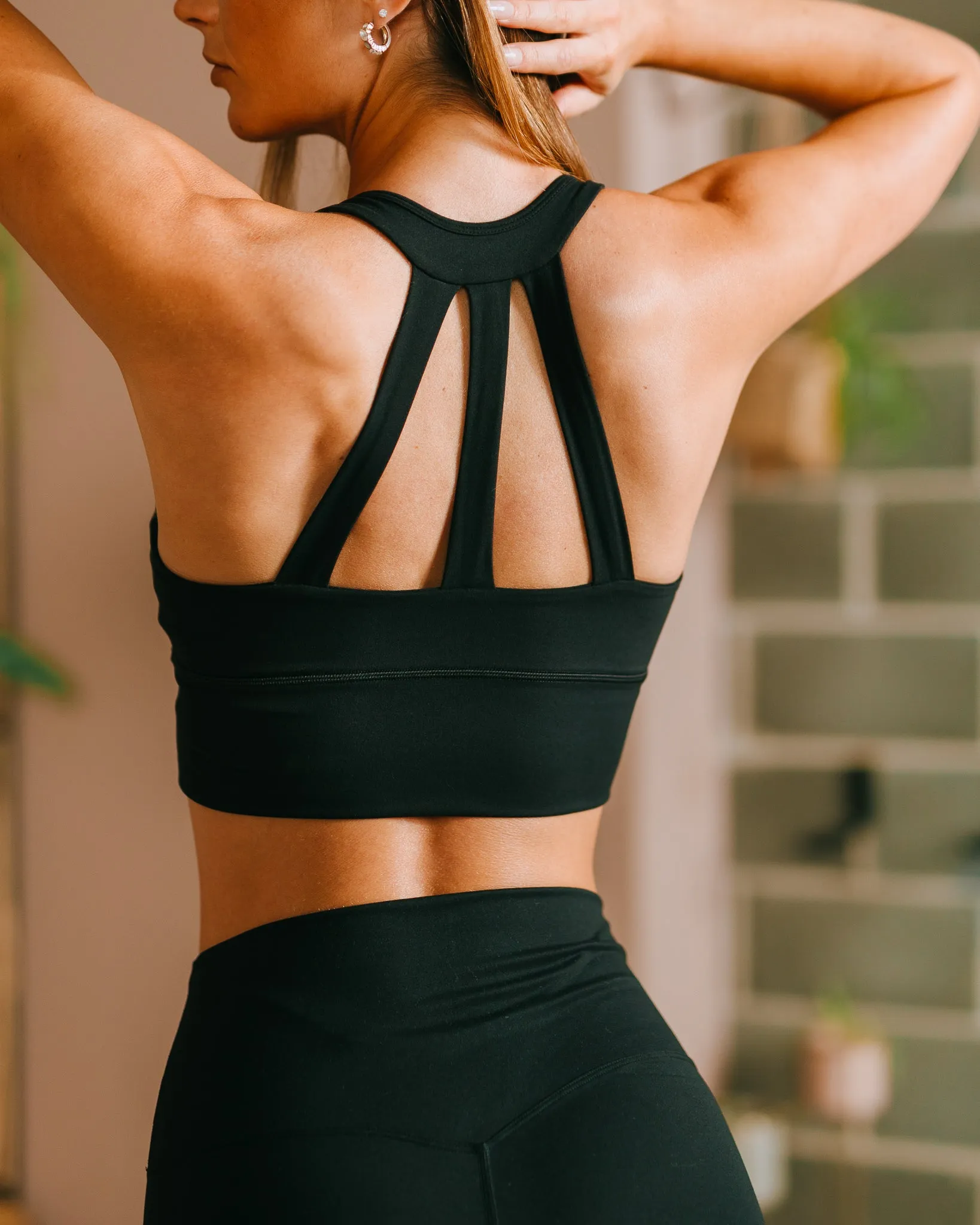The Flex Shorts in Black