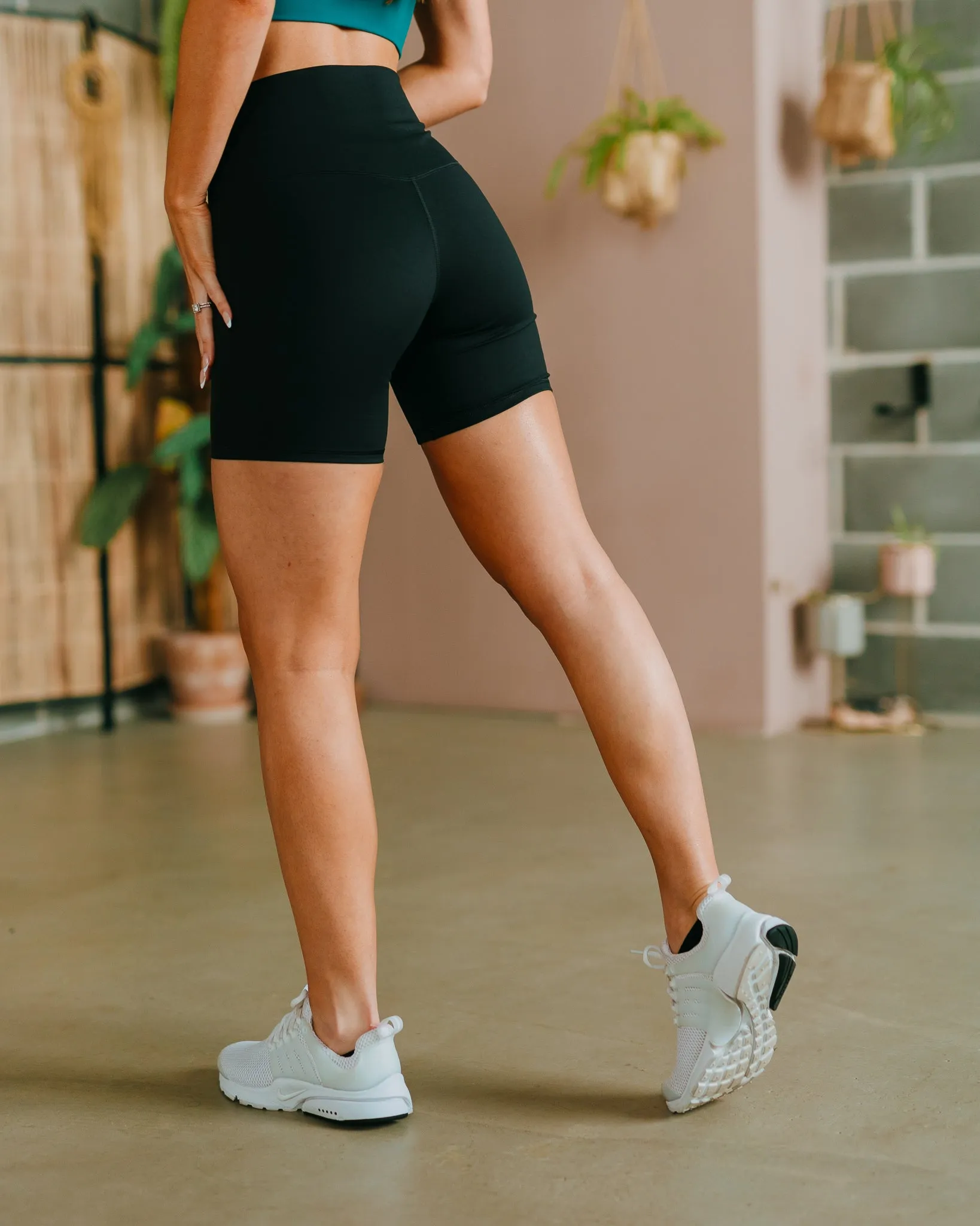 The Flex Shorts in Black